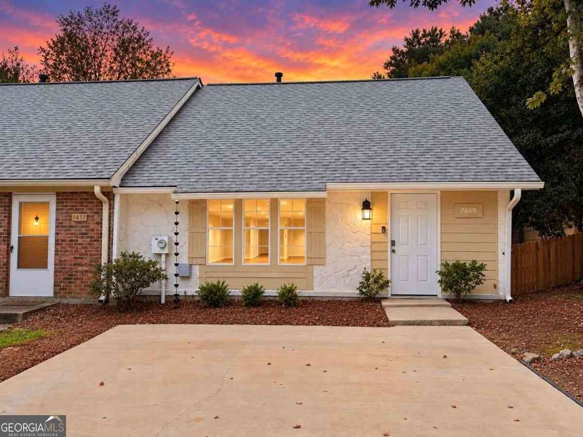 Townhouse For Sale - 1469 Westwood Court SW<br/> Cobb County, Marietta, GA 30008