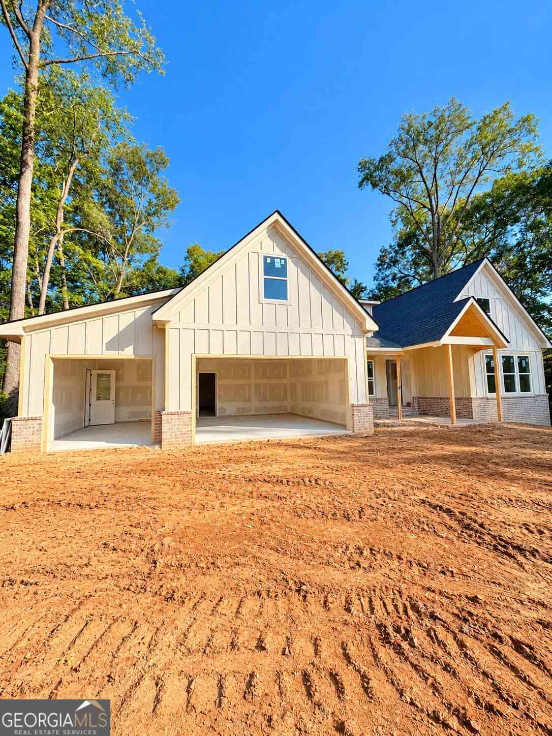 Homes For Sale - 5833 Abbey View Ct<br/> Clermont, GA 30527
