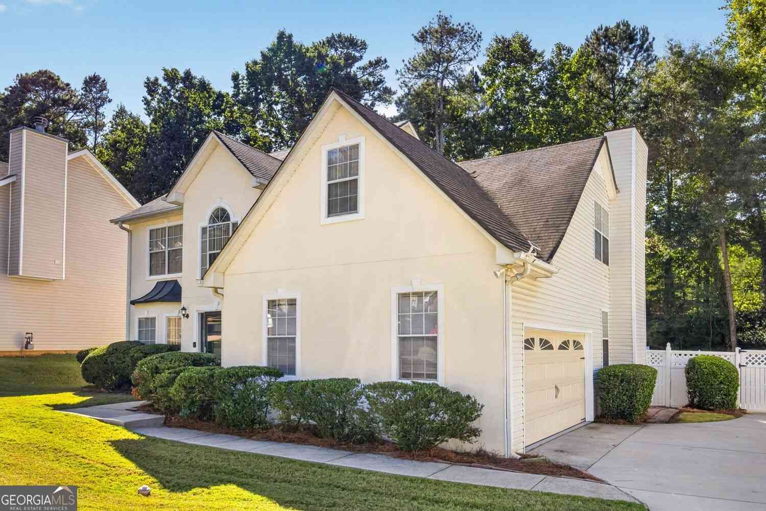 Homes For Sale - 729 Stonebrook Drive Drive<br/> Lithonia, GA 30058
