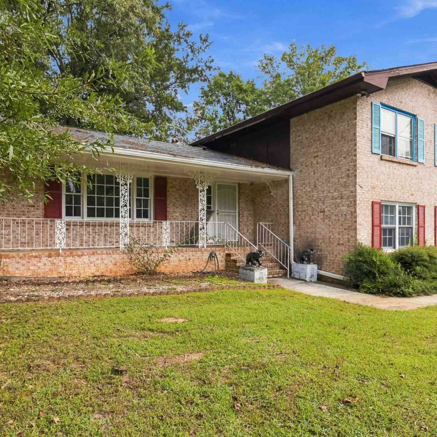 Homes For Sale - 4258 Executive Drive<br/> Stone Mountain, GA 30083