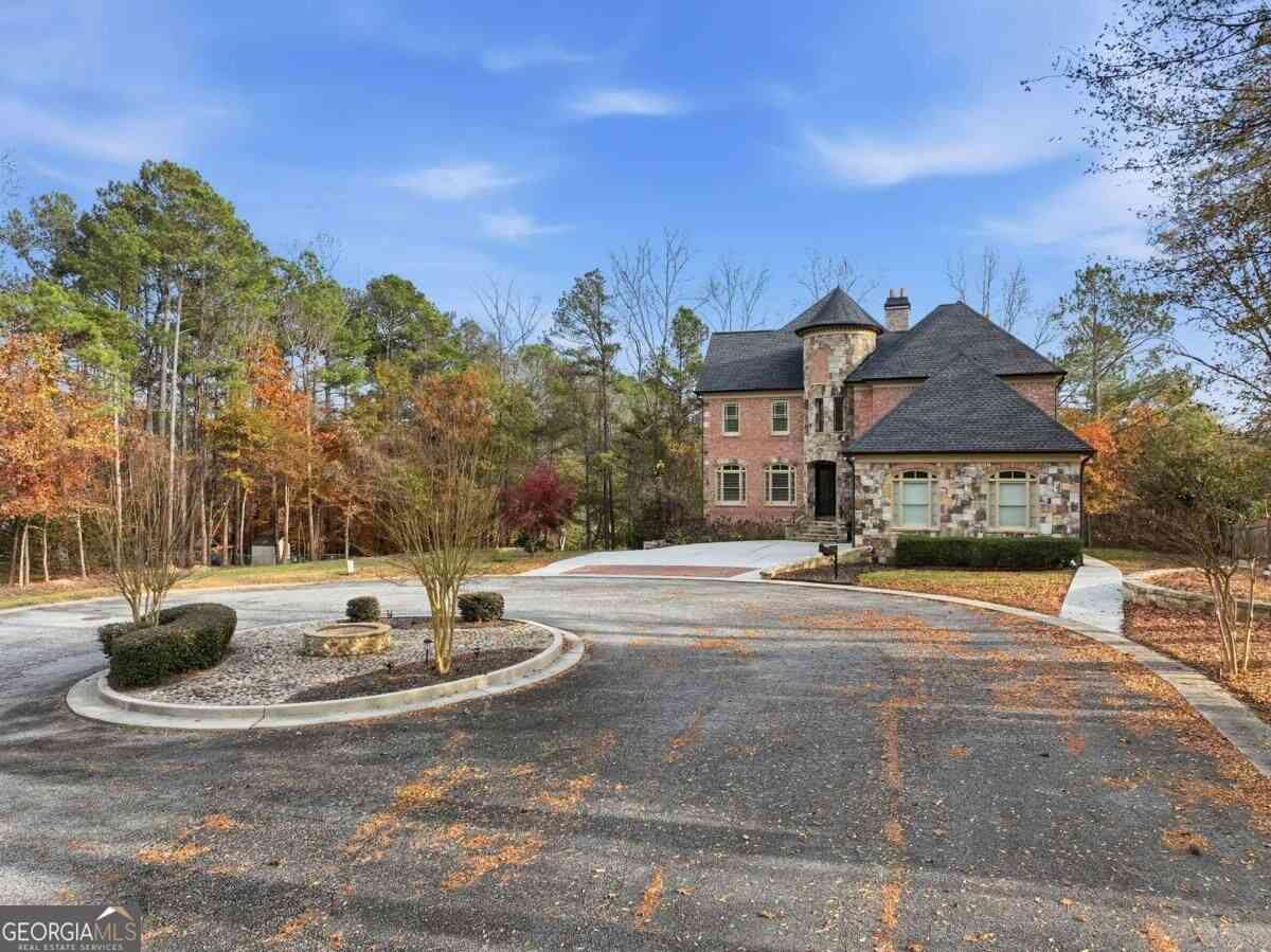 Homes For Sale - 7611 Regency Circle<br/> Sandy Springs, GA 30350