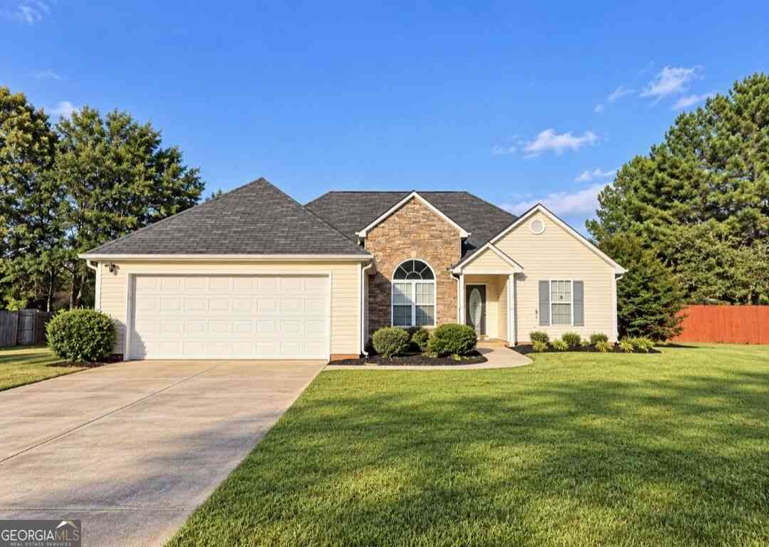 Homes For Sale - 713 Manor Ridge Drive<br/> Loganville, GA 30052