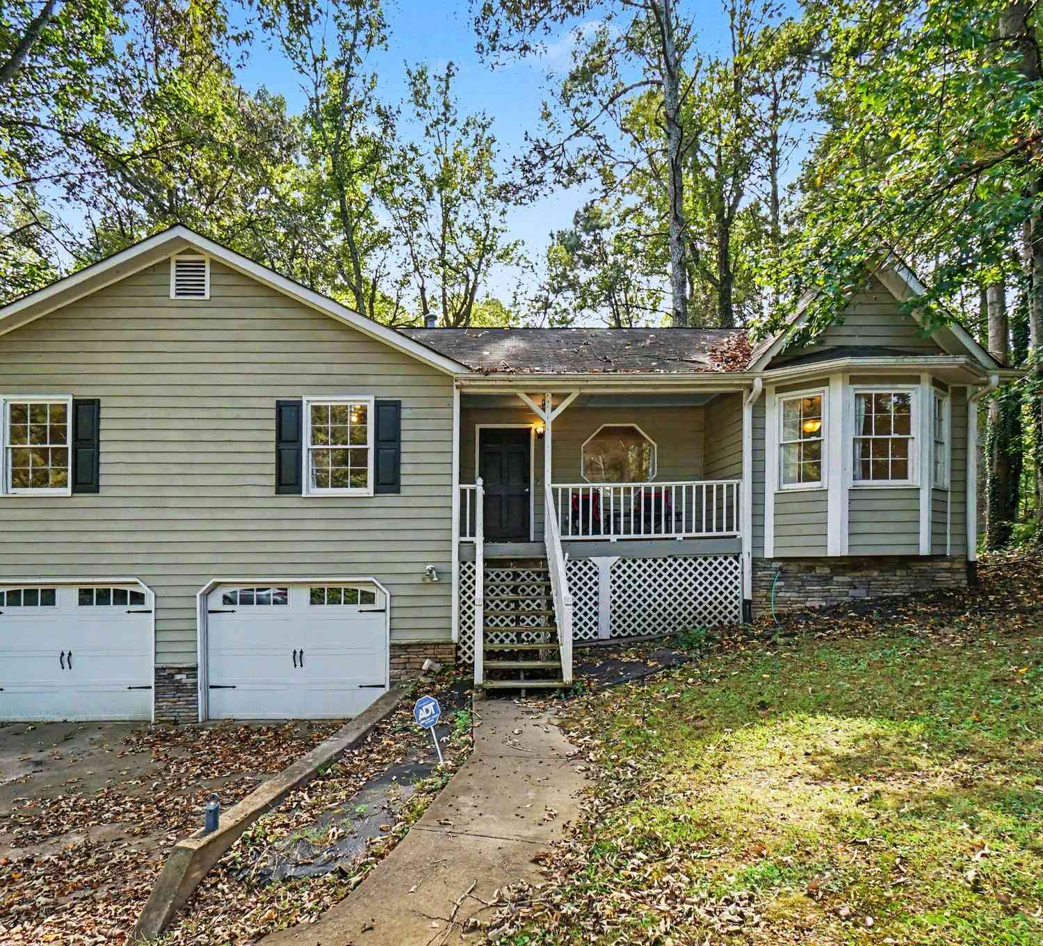 Homes For Sale - 916 Little River Lane<br/> Woodstock, GA 30189