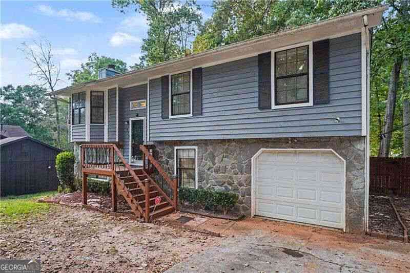 Homes For Sale - 1955 Woodlot Trail<br/> Lithonia, GA 30058