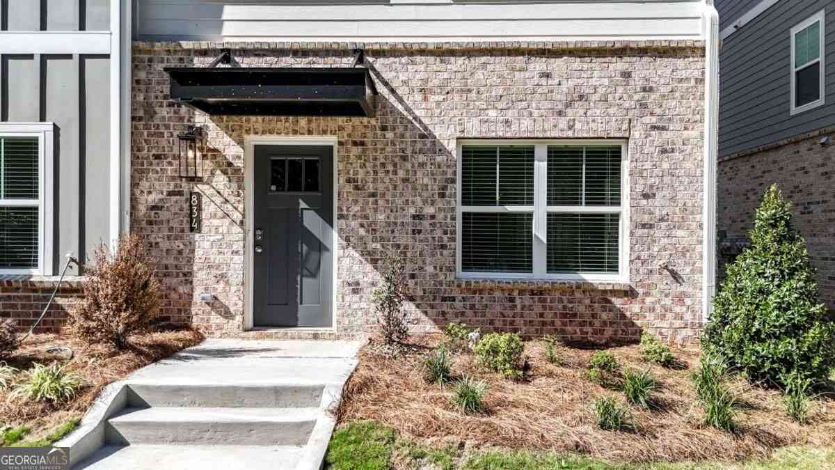 Townhouse For Sale - 834 Glennferry Bend<br/> Mableton, GA 30126