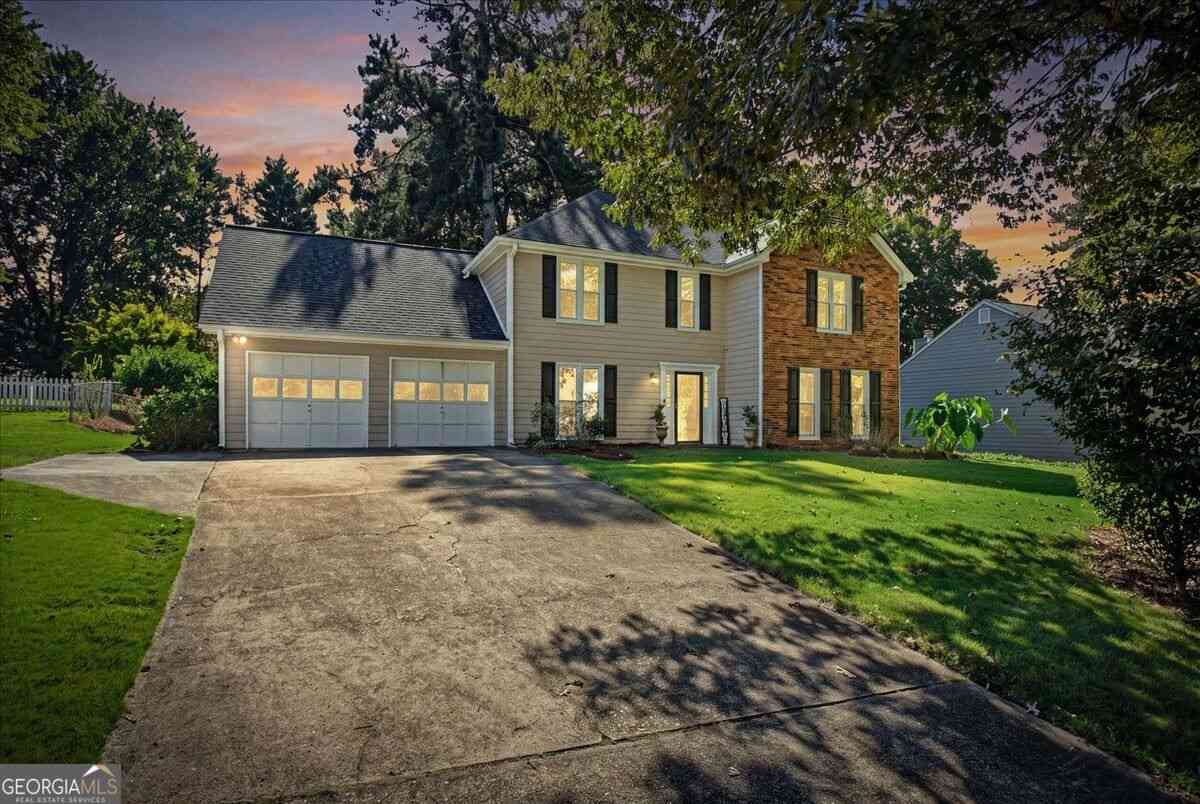 Homes For Sale - 5084 Williamsport Drive<br/> Gwinnett County, Peachtree Corners, GA 30092