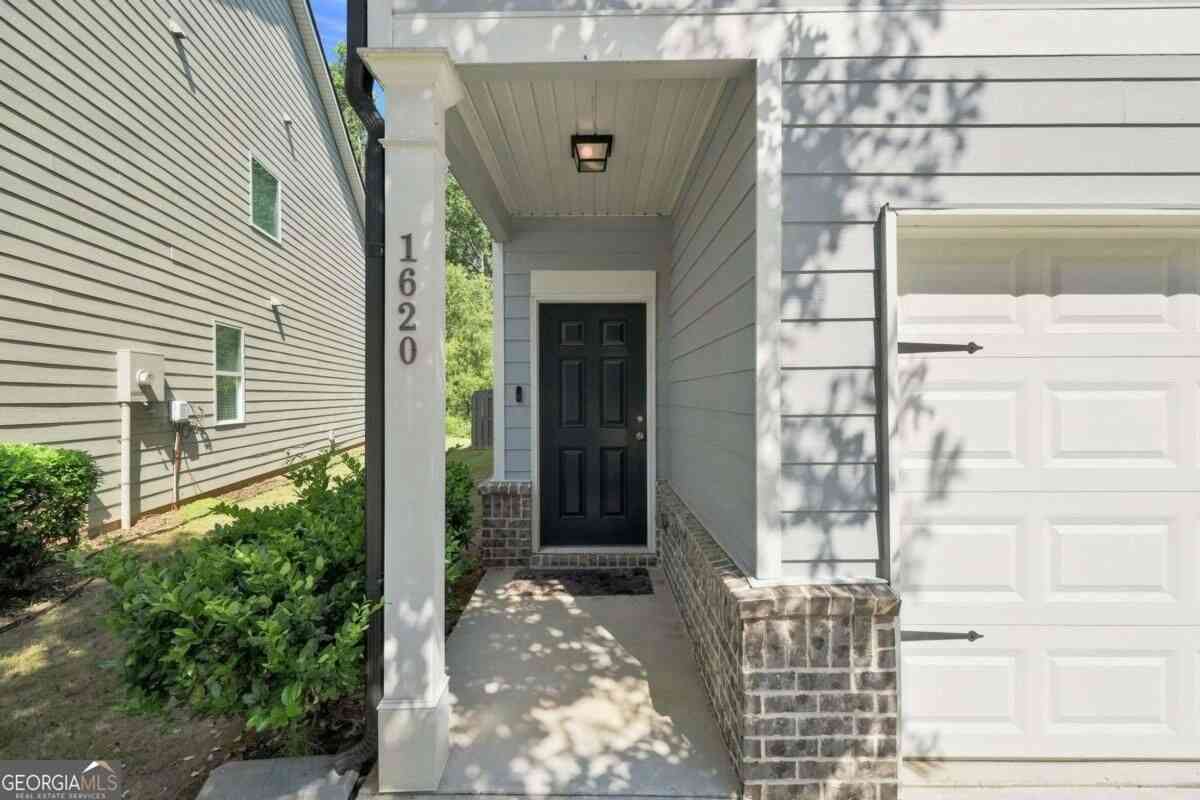 Townhouse For Sale - 1620 Jacobs Way<br/> Stone Mountain, GA 30083
