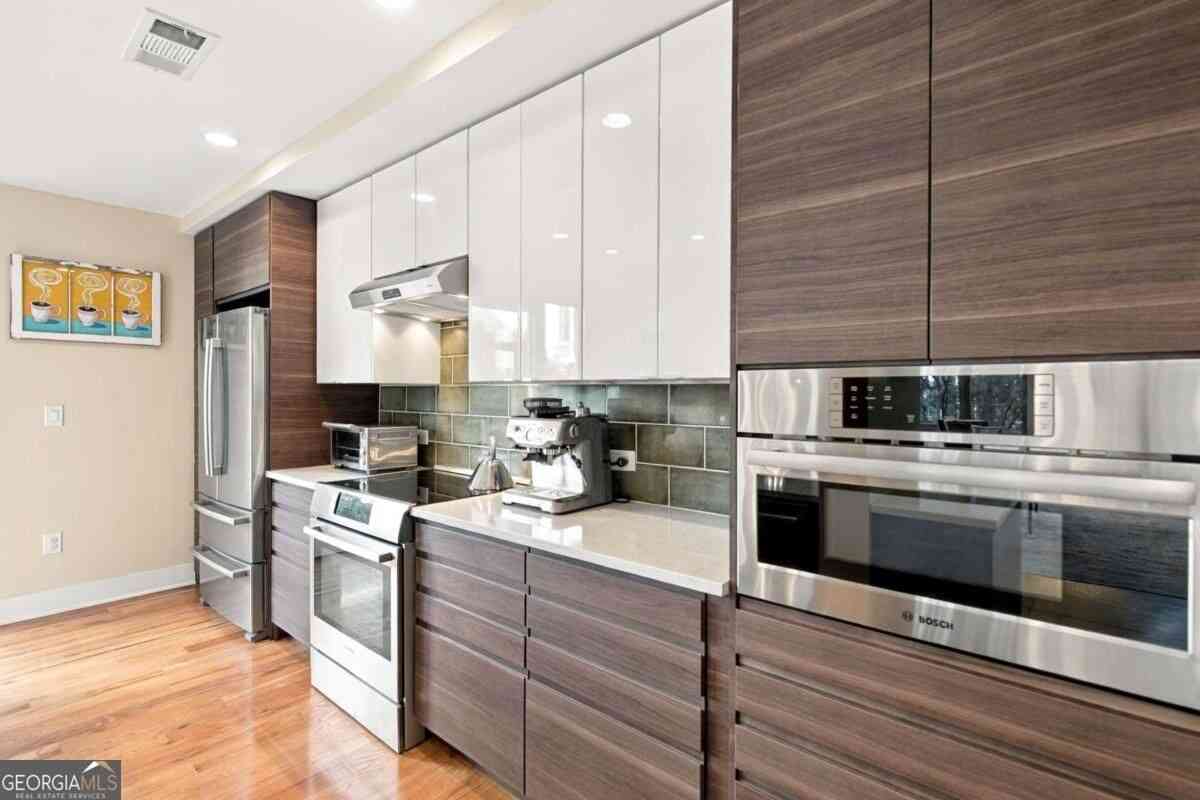 Condo For Sale - 565 Peachtree Street NE #702<br/> Atlanta, GA 30308