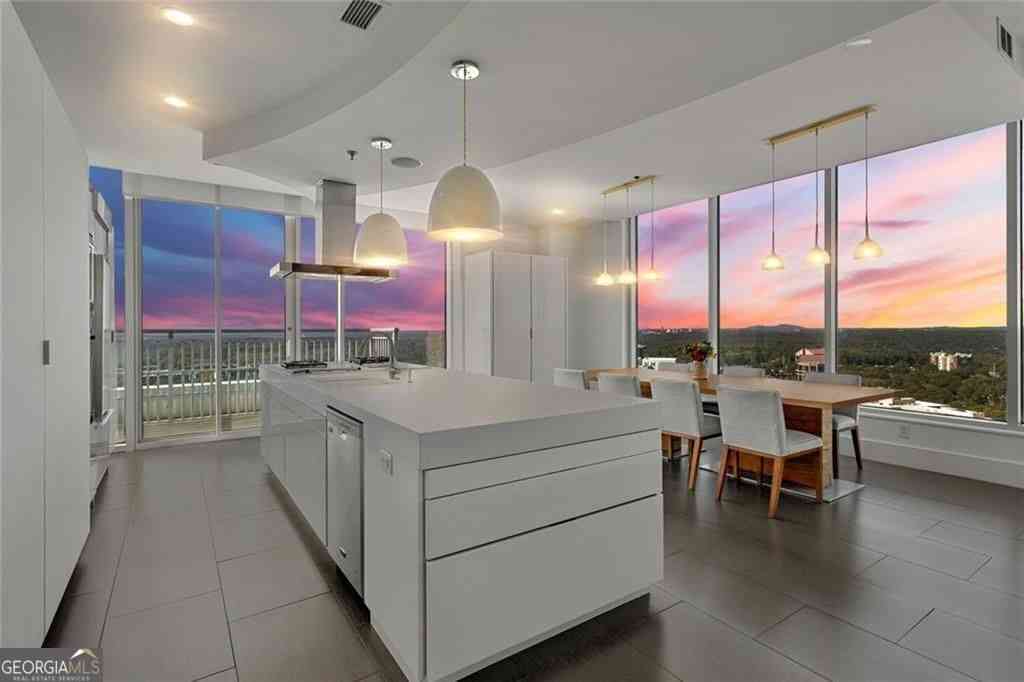 Condo For Rent - 3338 Peachtree Road NE #3501<br/> Atlanta, GA 30326
