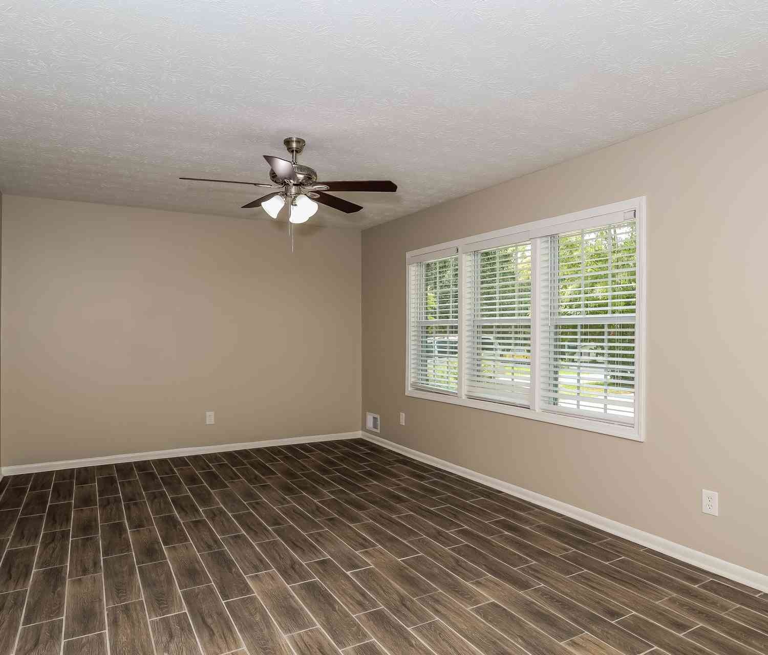 Homes For Rent - 677 Selden Court<br/> Jonesboro, GA 30238