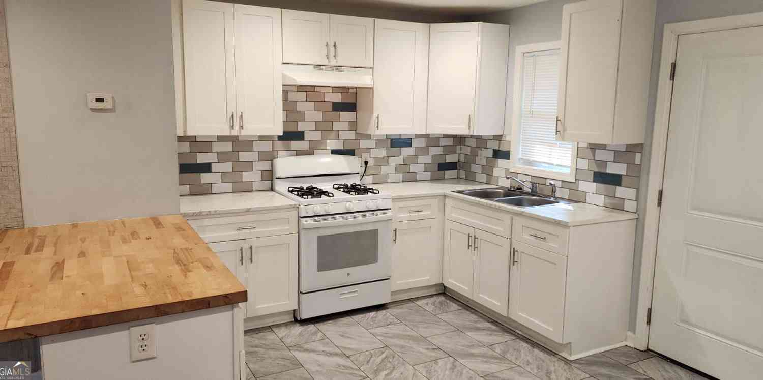 Multifamily For Rent - 2975 Jones Street<br/> East Point, GA 30344