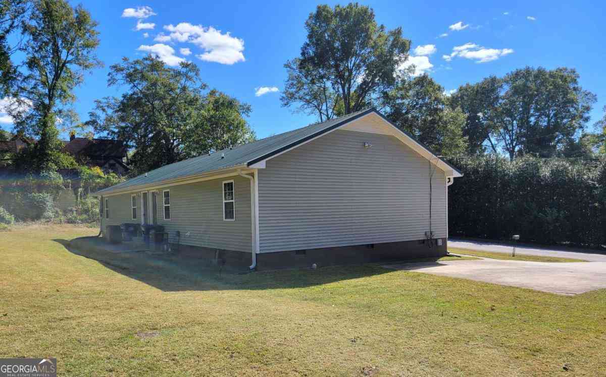 Multifamily For Rent - 47 W New Street #APT B<br/> Winder, GA 30680