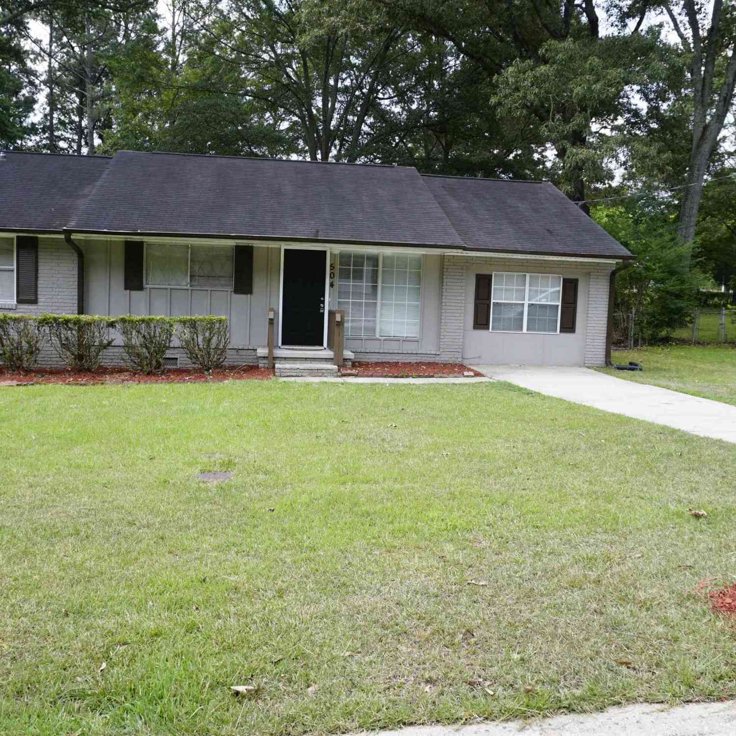 Homes For Rent - 504 Pinecrest Drive<br/> Riverdale, GA 30274