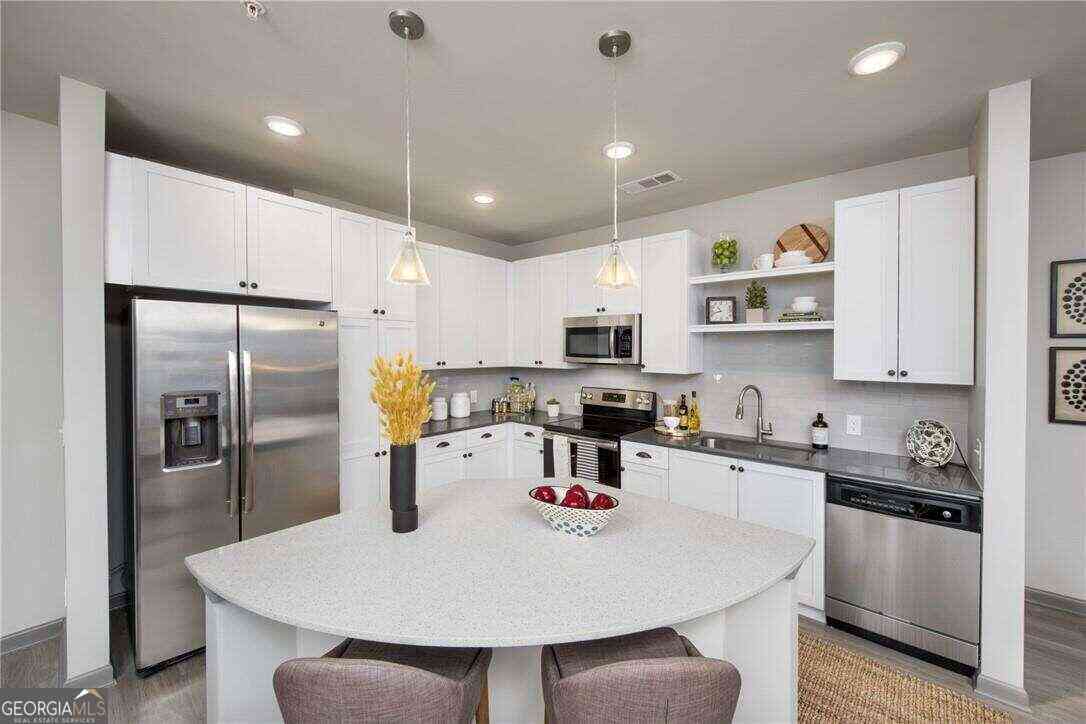 Apartment For Rent - 6919 Peachtree Dunwo Road #447<br/> Sandy Springs, GA 30328