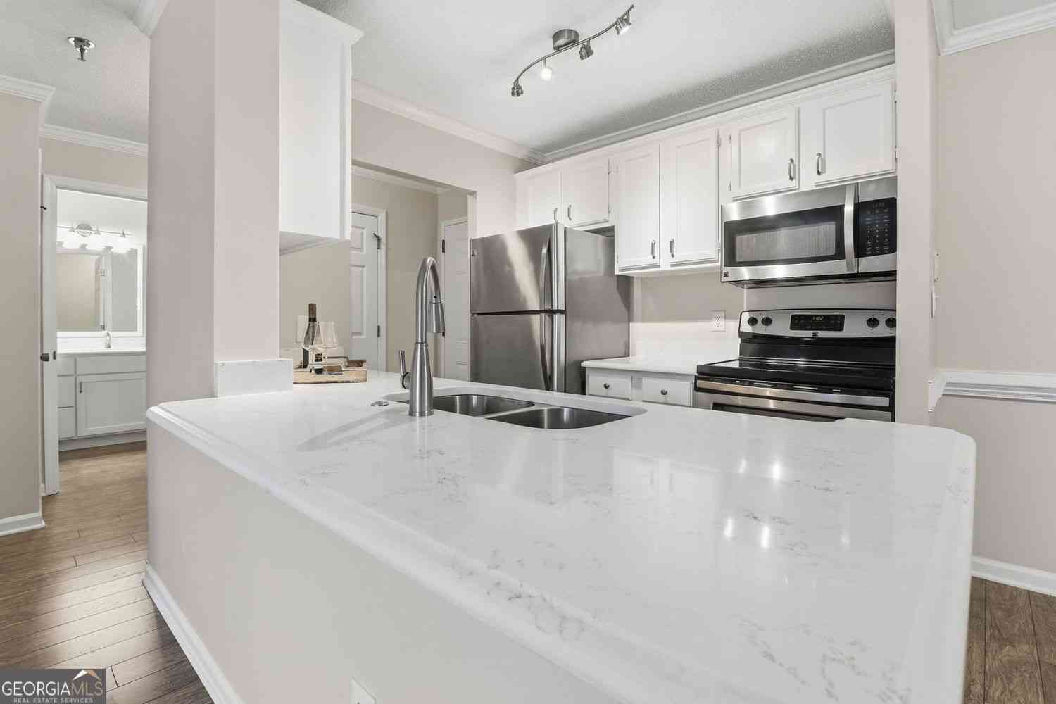 Condo For Rent - 300 Johnson Ferry Road NE #B202<br/> Atlanta, GA 30328