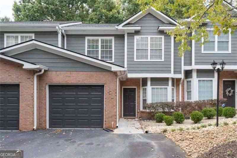 Townhouse For Rent - 2680 Pine Tree Road NE #5<br/> Atlanta, GA 30324