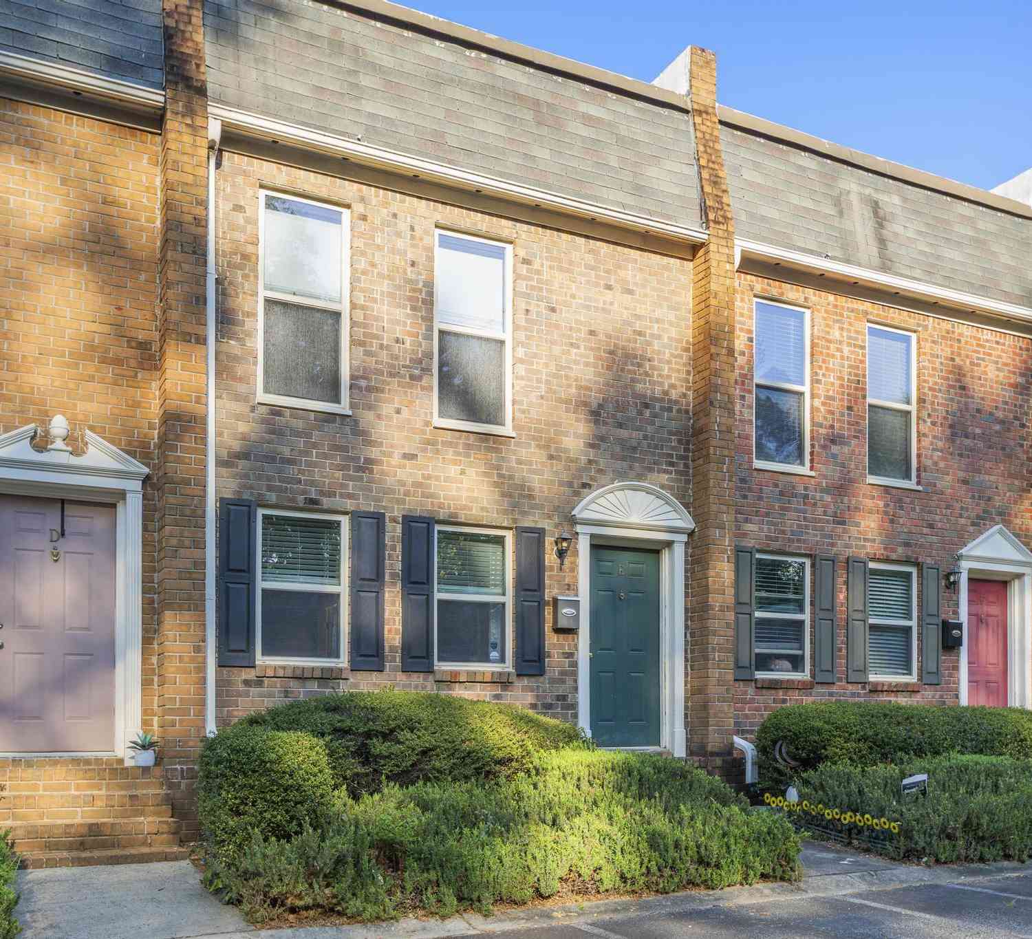 Townhouse For Rent - 245 Winding River Drive #E<br/> Sandy Springs, GA 30350
