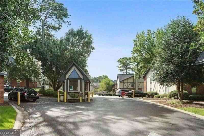 Condo For Rent - 6851 Roswell Road #K6<br/> Atlanta, GA 30328