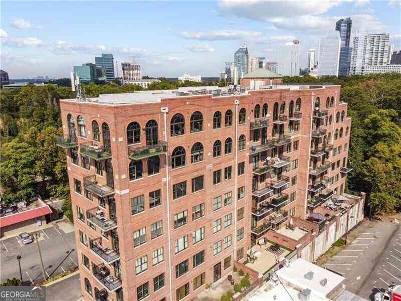 Condo For Rent - 3235 Roswell Road NE #409<br/> Atlanta, GA 30305