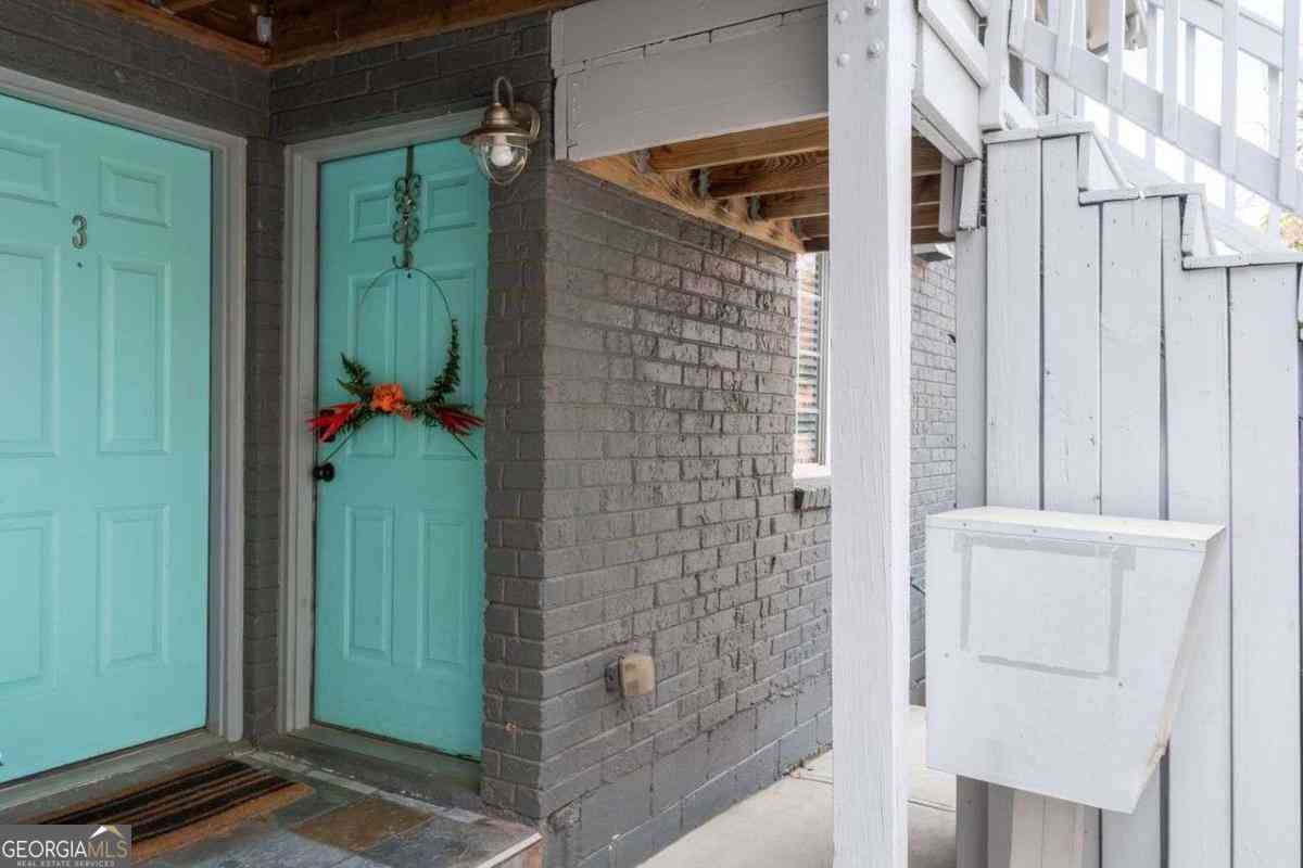 Condo For Rent - 210 Sampson Street NE #5<br/> Atlanta, GA 30312