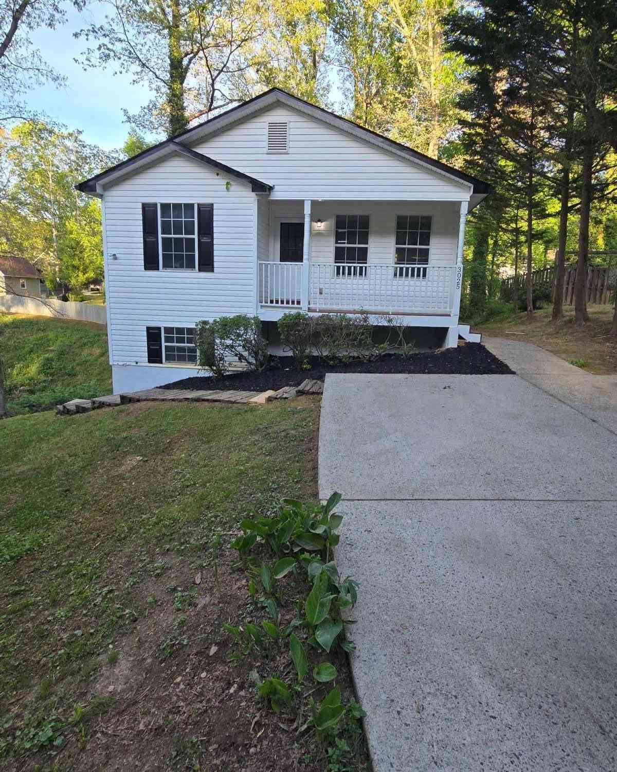 Homes For Rent - 3025 Mangum Drive #UNIT B<br/> Cumming, GA 30041