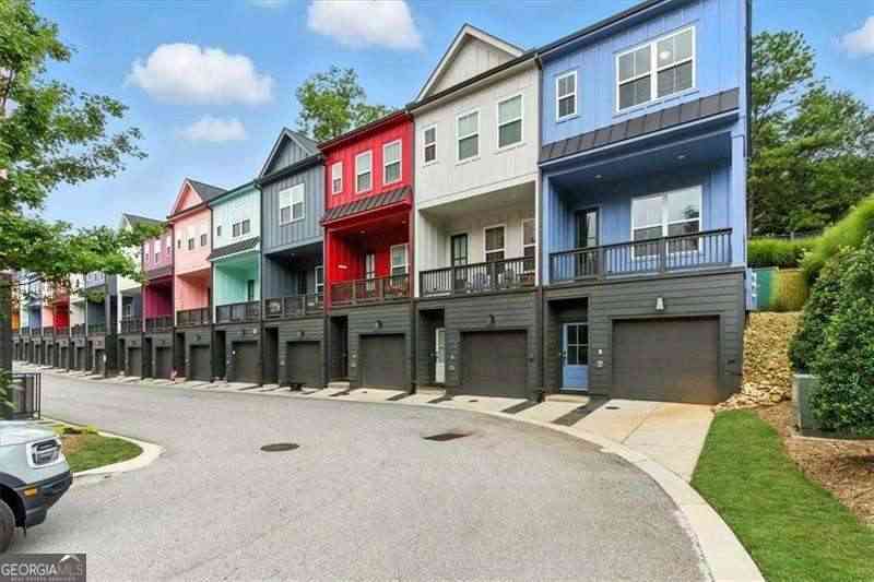 Townhouse For Rent - 170 Color Circle<br/> Atlanta, GA 30317