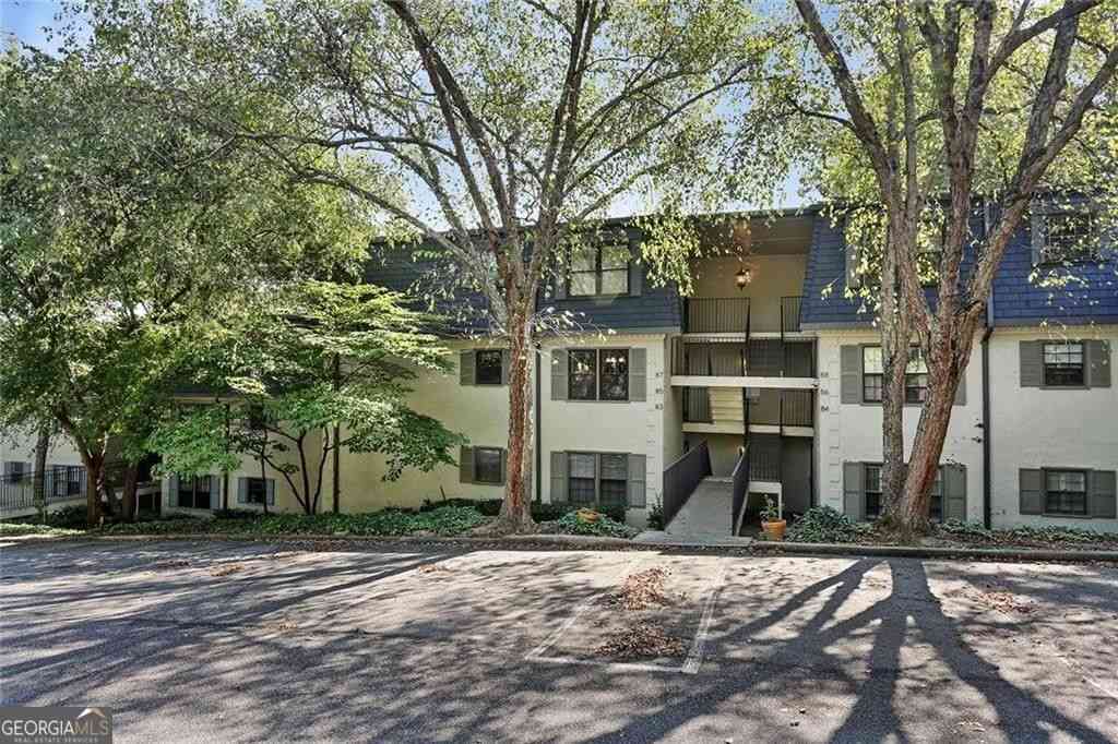 Condo For Rent - 82 Montre Square NW<br/> Atlanta, GA 30327