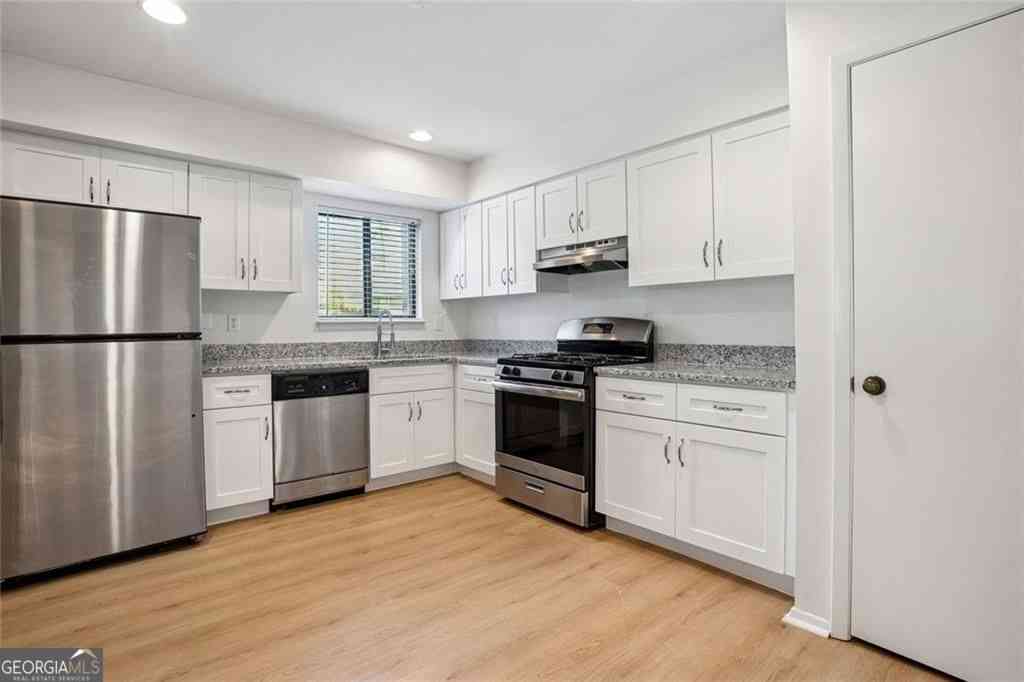 Townhouse For Rent - 2035 Powers Ferry Trace SE<br/> Marietta, GA 30067