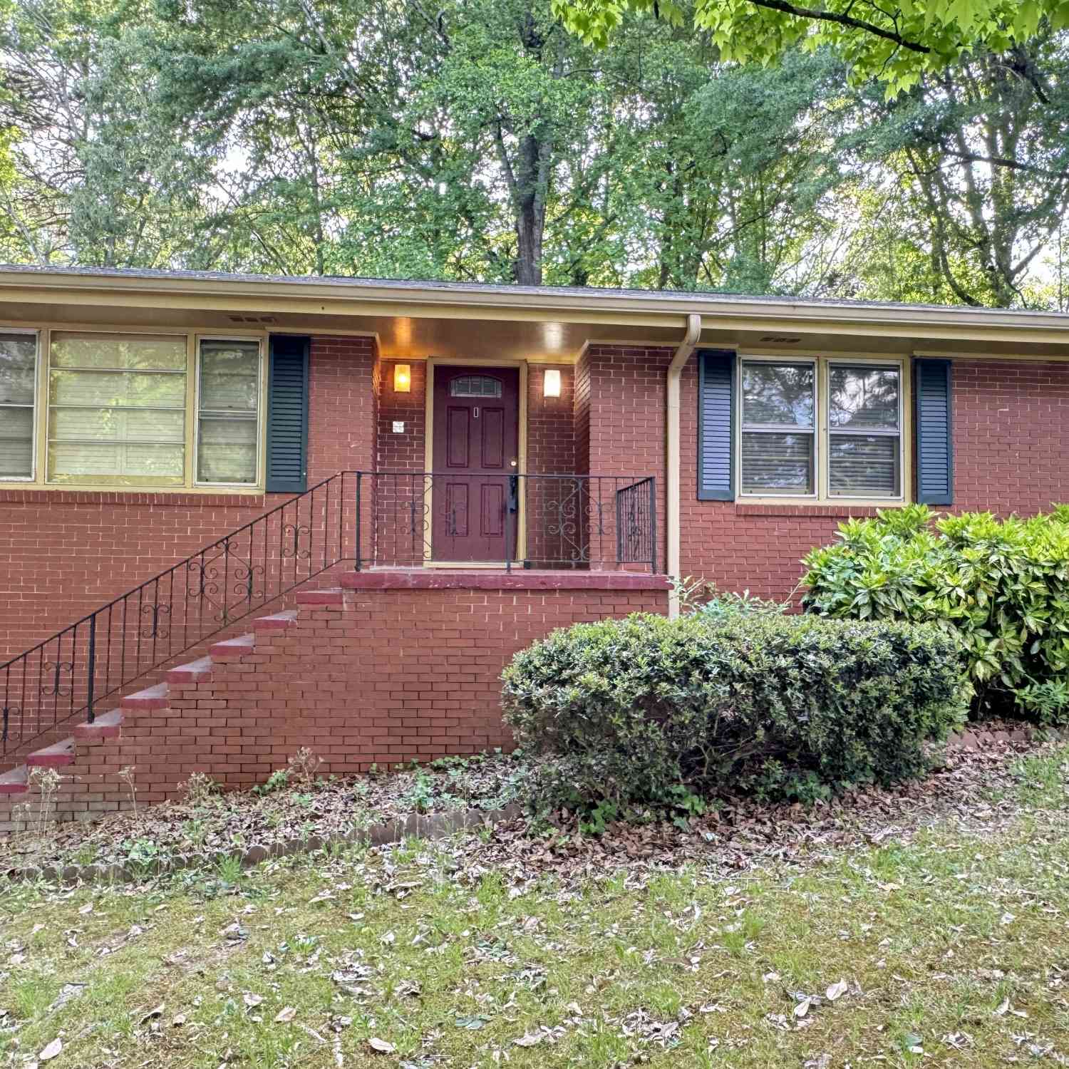 Homes For Rent - 222 Pineview Drive<br/> Lawrenceville, GA 30046