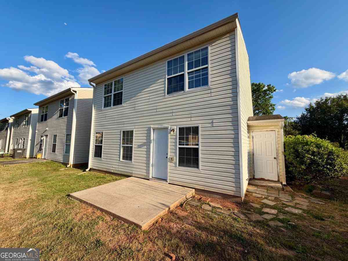 Homes For Rent - 15 Lakeside Circle<br/> Covington, GA 30016