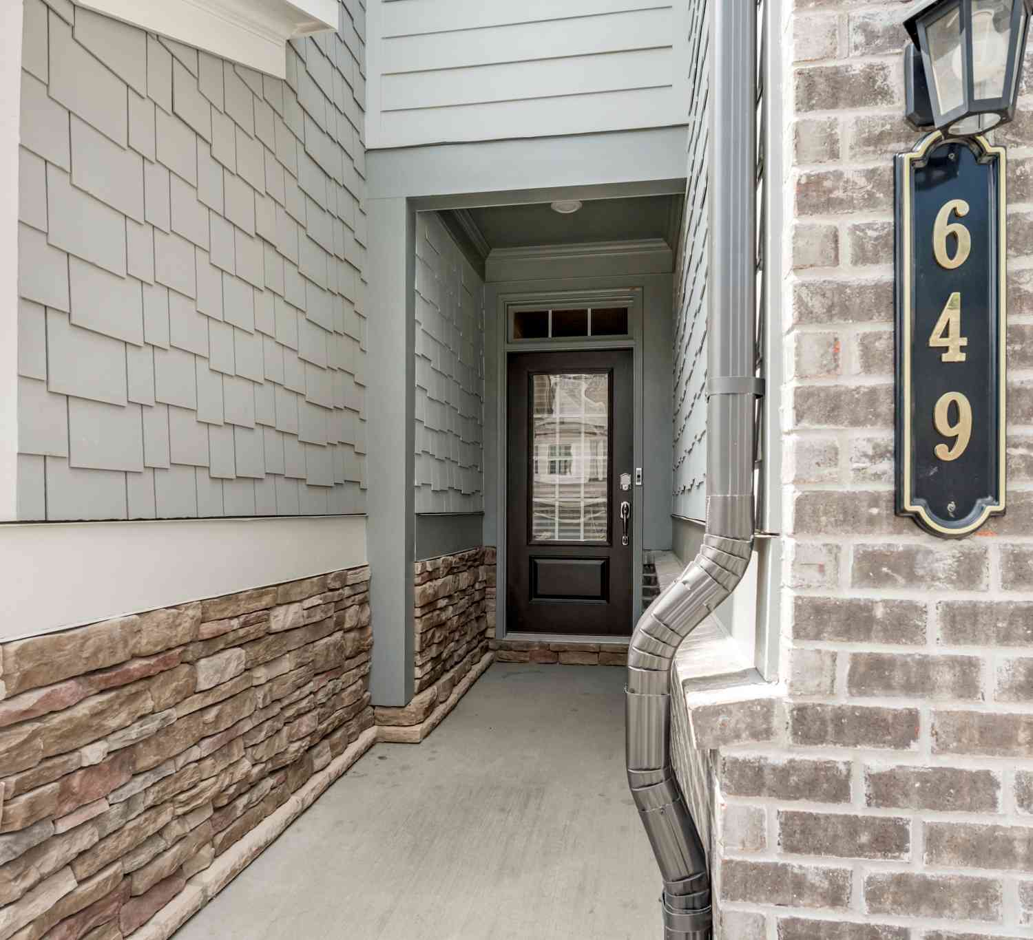Townhouse For Rent - 649 Isom Walk<br/> Suwanee, GA 30024