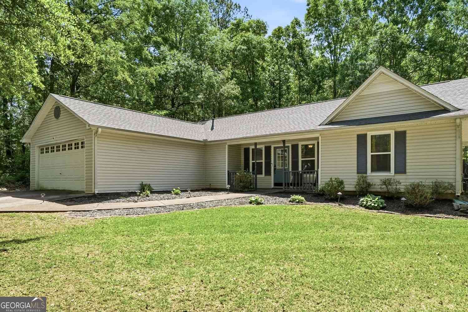 Homes For Rent - 131 Homestead Way<br/> Locust Grove, GA 30248
