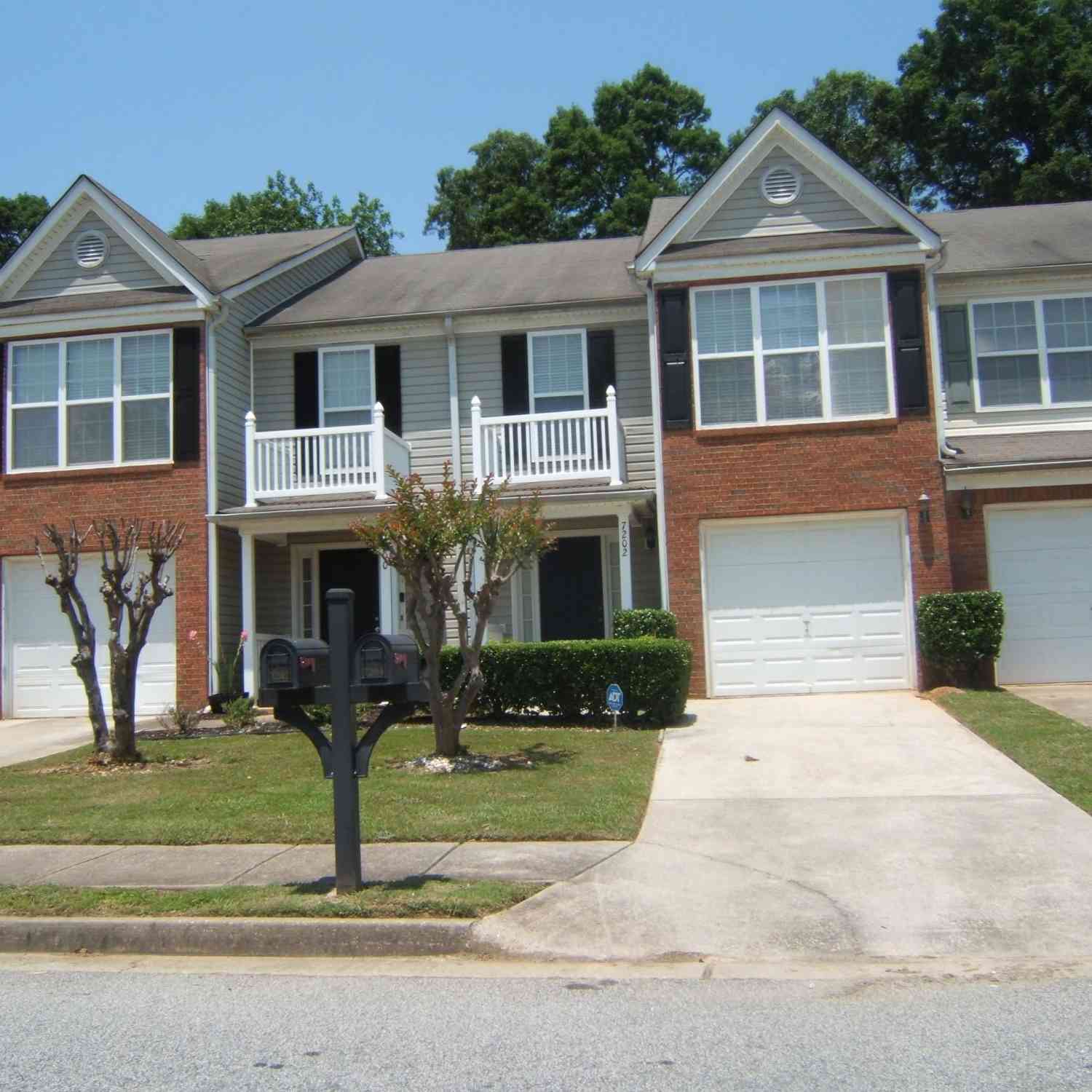 Townhouse For Rent - 7202 Georges Way<br/> Morrow, GA 30260
