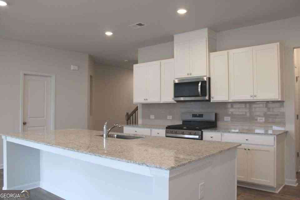 Townhouse For Rent - 731 Point Place Drive<br/> Loganville, GA 30052