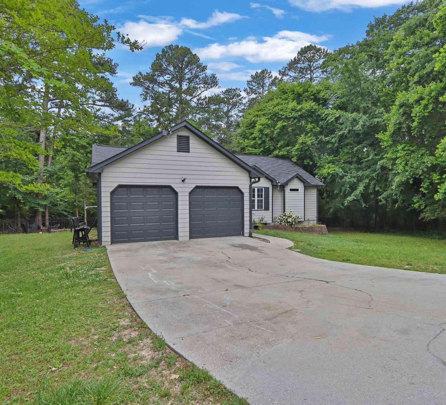 Homes For Rent - 1145 Brook Meadow Court<br/> Lawrenceville, GA 30045