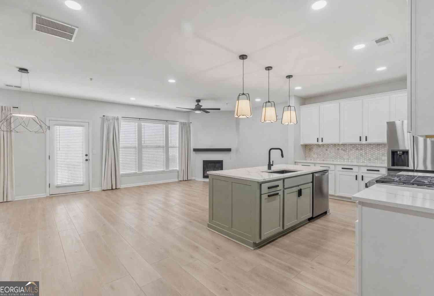 Townhouse For Rent - 1339 Endicott Court<br/> Cumming, GA 30041