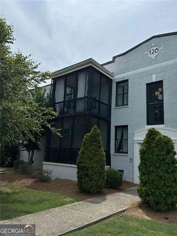 Condo For Rent - 128 Peachtree Memorial Drive NW #4<br/> Atlanta, GA 30309