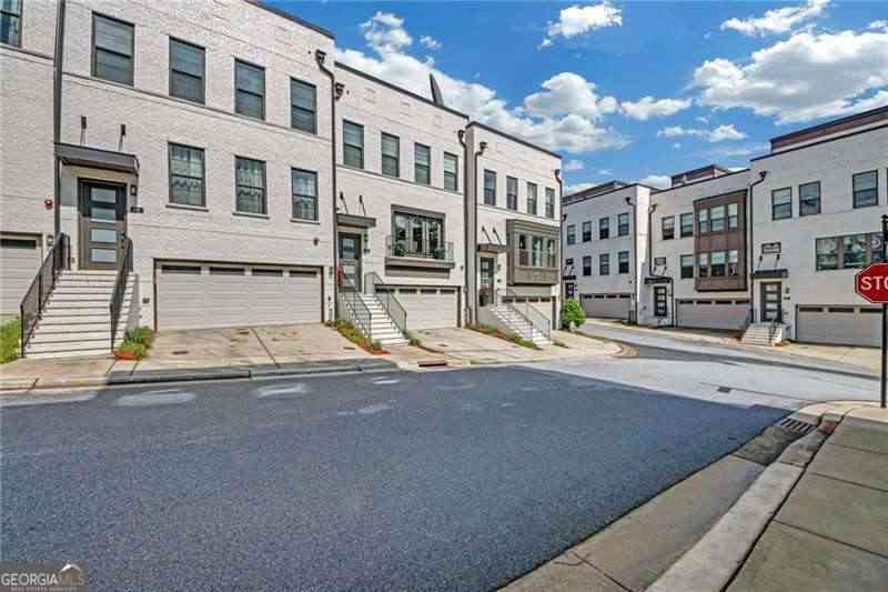 Townhouse For Rent - 860 Stonehill Lane<br/> Atlanta, GA 30324