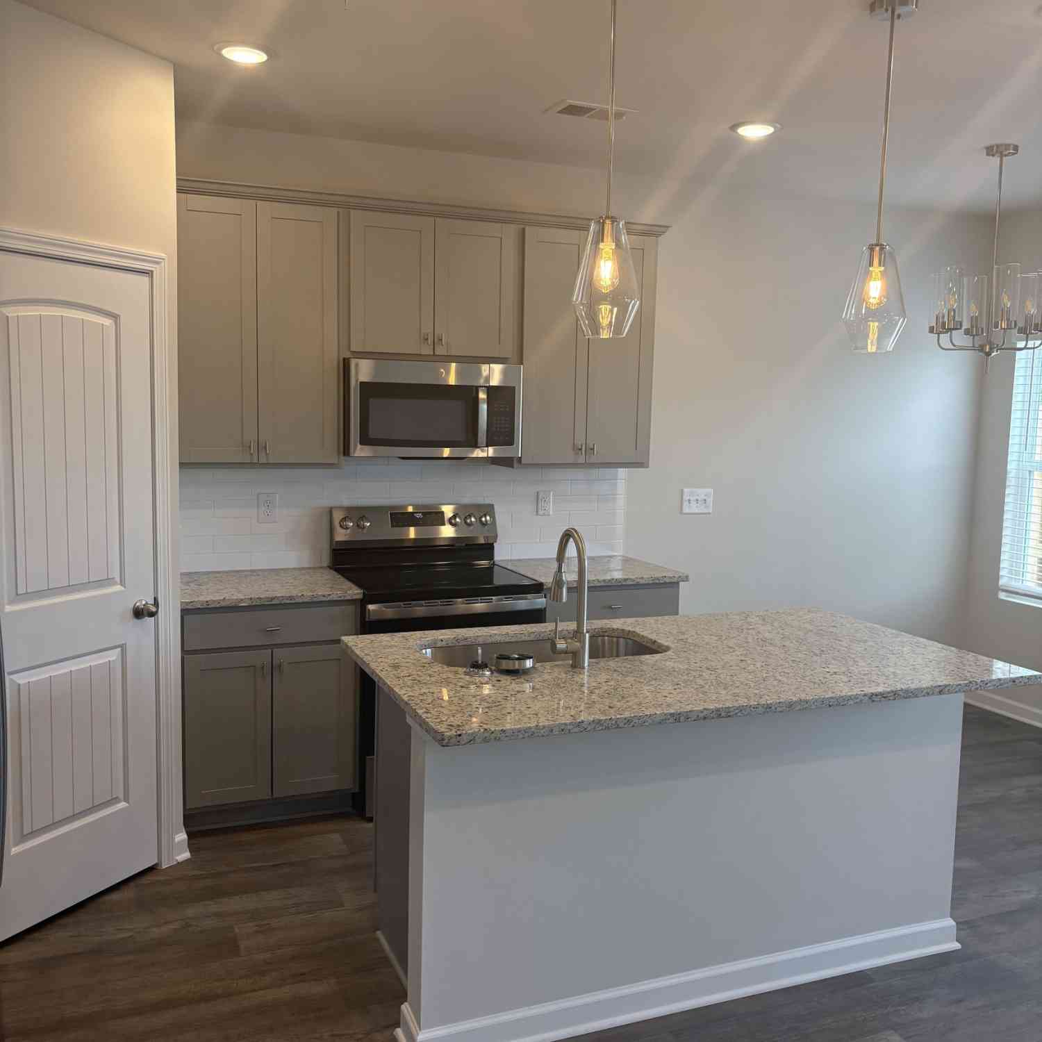 Townhouse For Rent - 11531 Kimberly Way<br/> Hampton, GA 30228