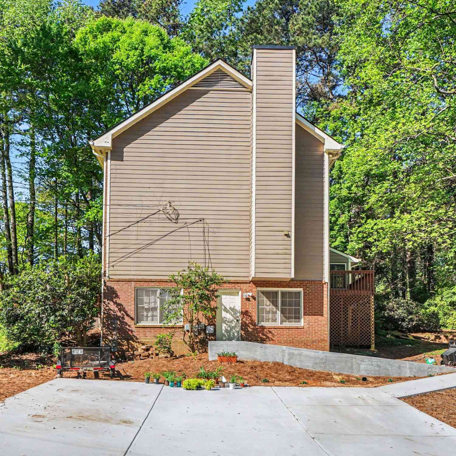 Homes For Rent - 1527 Ridgewood Drive<br/> Lilburn, GA 30047