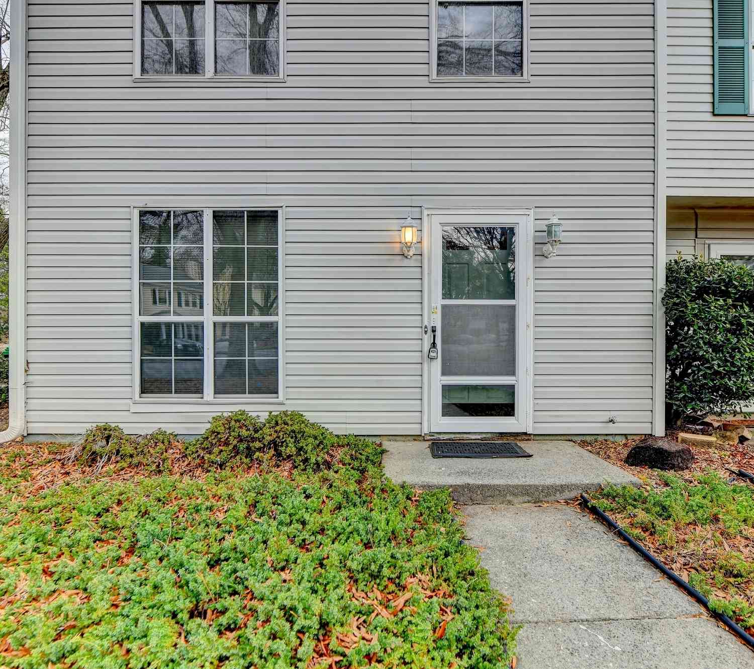Townhouse For Rent - 3241 Shadow Walk Lane<br/> Tucker, GA 30084