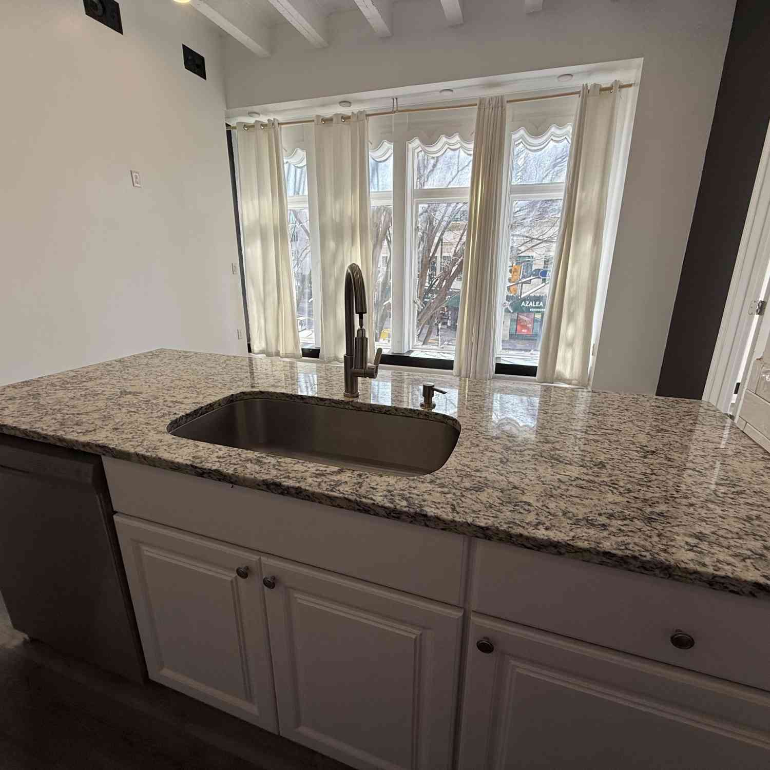 Condo For Rent - 32 Peachtree Street NW #APT 207<br/> Atlanta, GA 30303