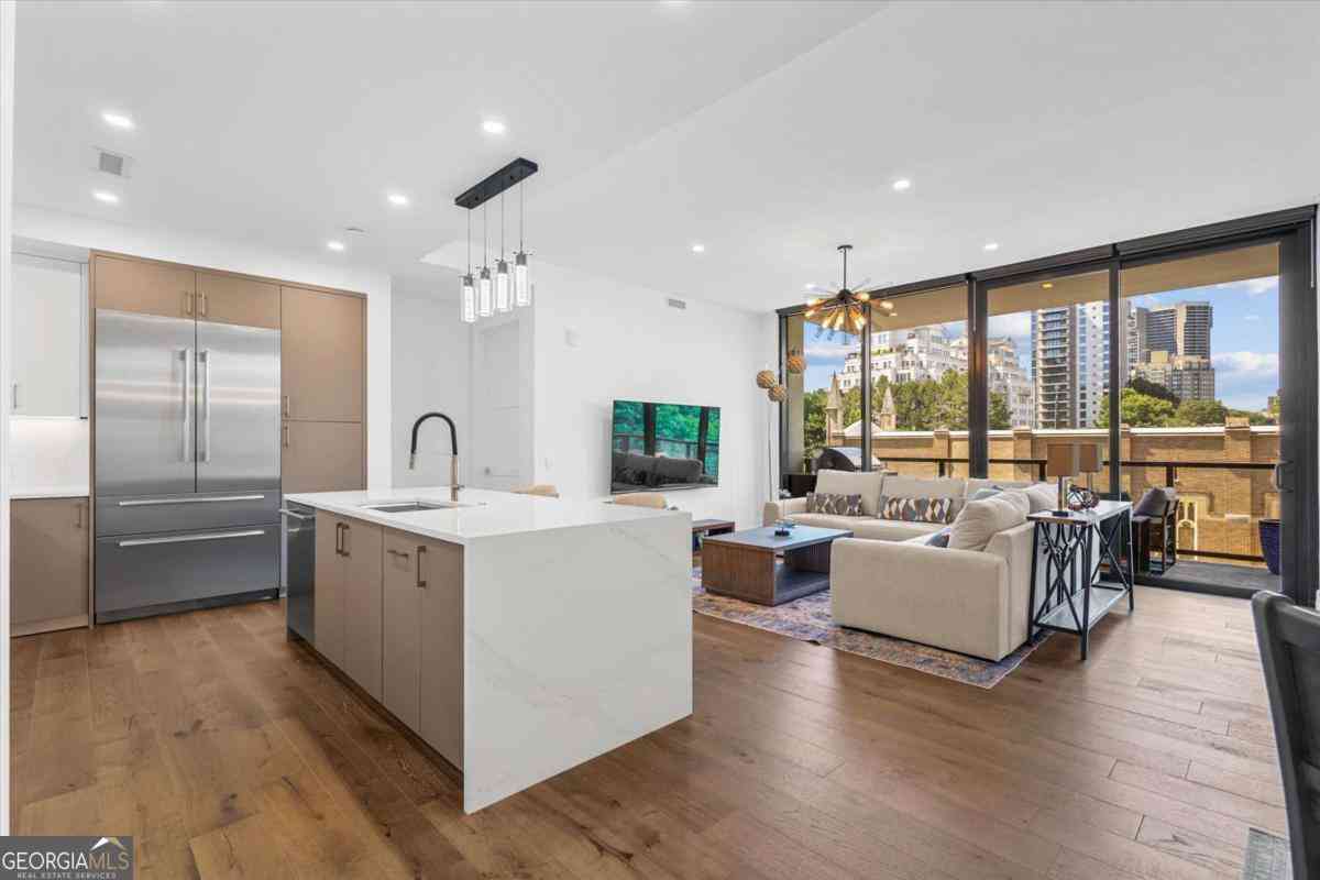 Condo For Rent - 2425 Peachtree Road NE #503<br/> Atlanta, GA 30305