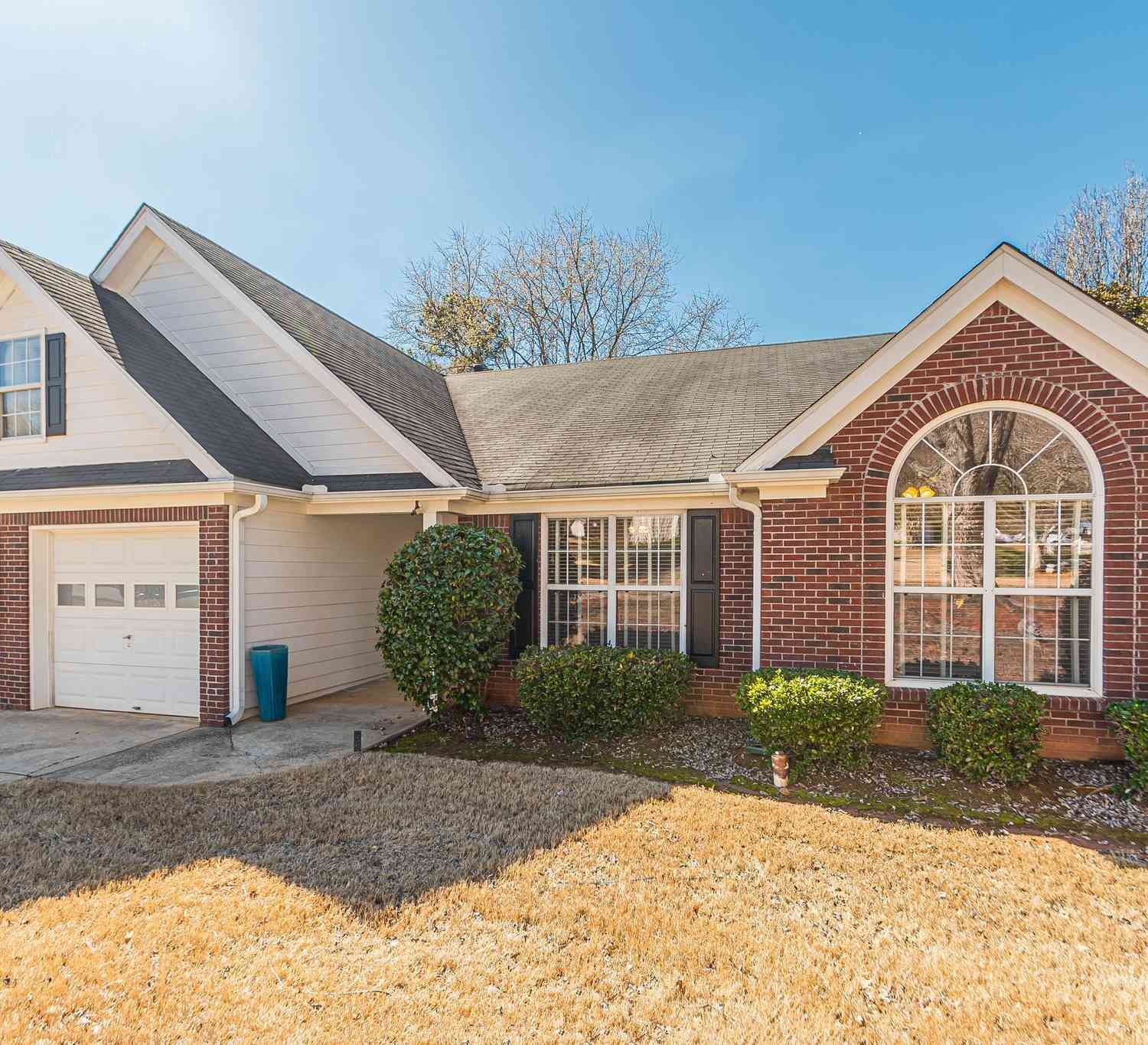 Homes For Rent - 5755 Lakeview Circle<br/> Lithonia, GA 30058