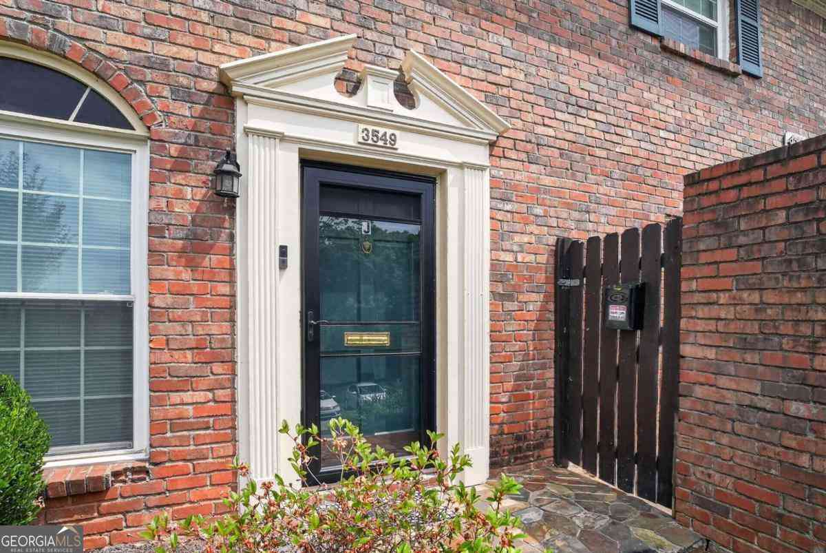 Townhouse For Rent - 3549 Old Chamblee Tu Road #J<br/> Atlanta, GA 30340