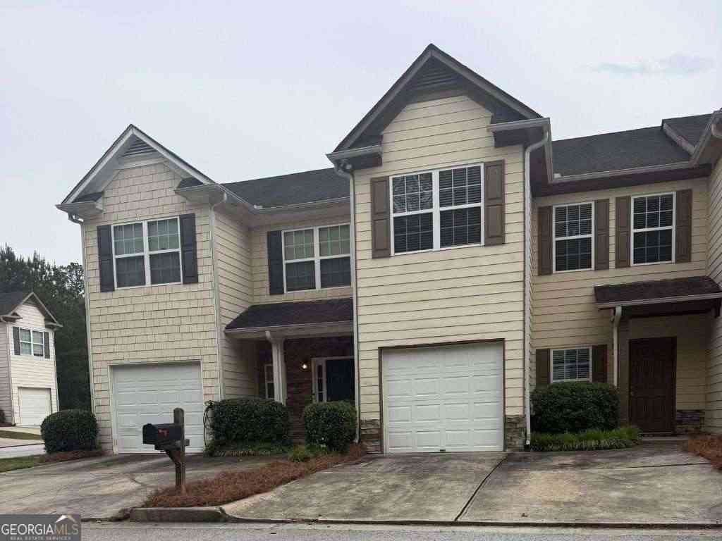Townhouse For Rent - 6959 Rogers Point<br/> Lithonia, GA 30058