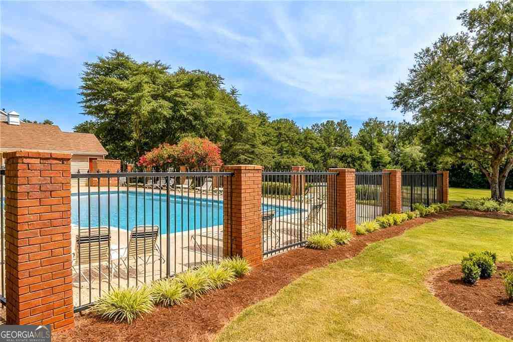 Townhouse For Rent - 218 Mill Creek Place<br/> Roswell, GA 30076