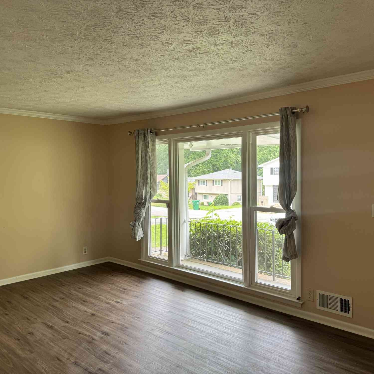 Homes For Rent - 827 San Miguel Drive<br/> Stone Mountain, GA 30083