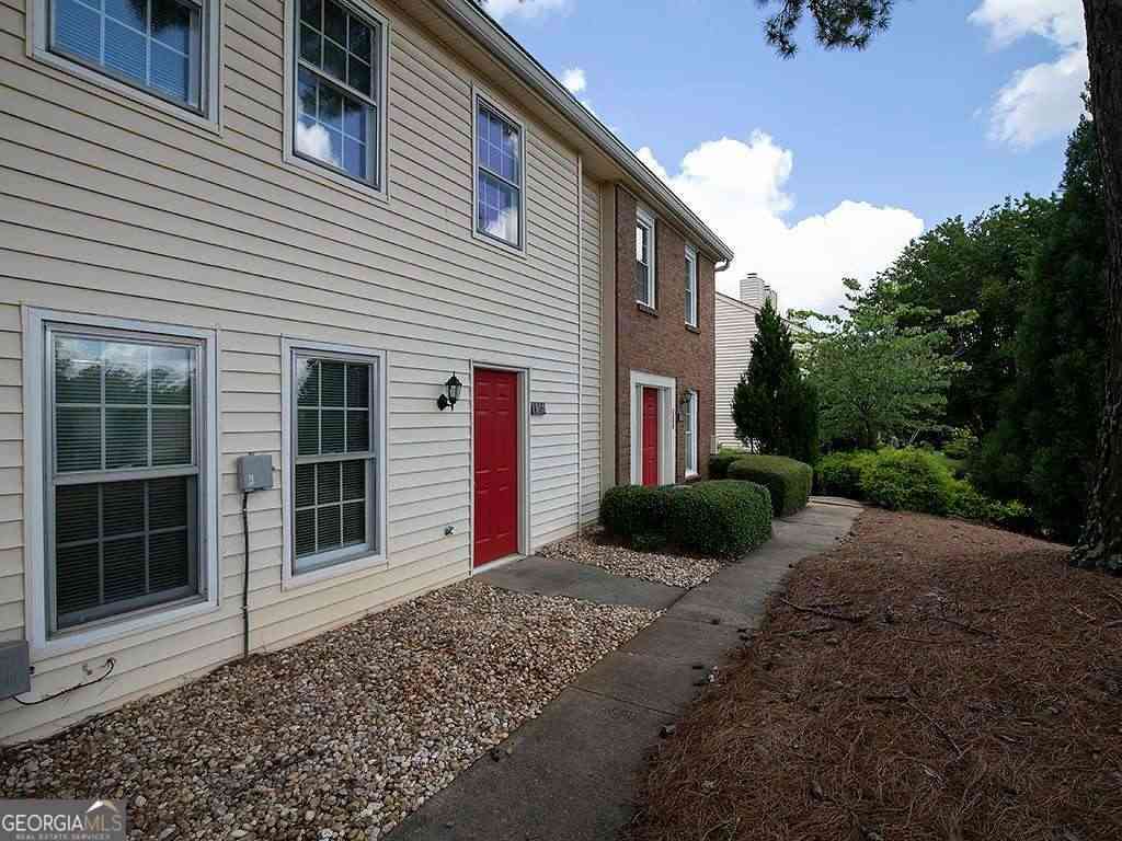 Townhouse For Rent - 1018 Old Holcomb Bri Road<br/> Roswell, GA 30076