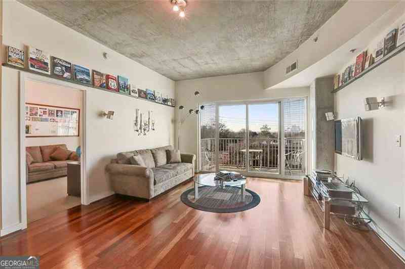 Condo For Rent - 250 Pharr Road NE #313<br/> Atlanta, GA 30305